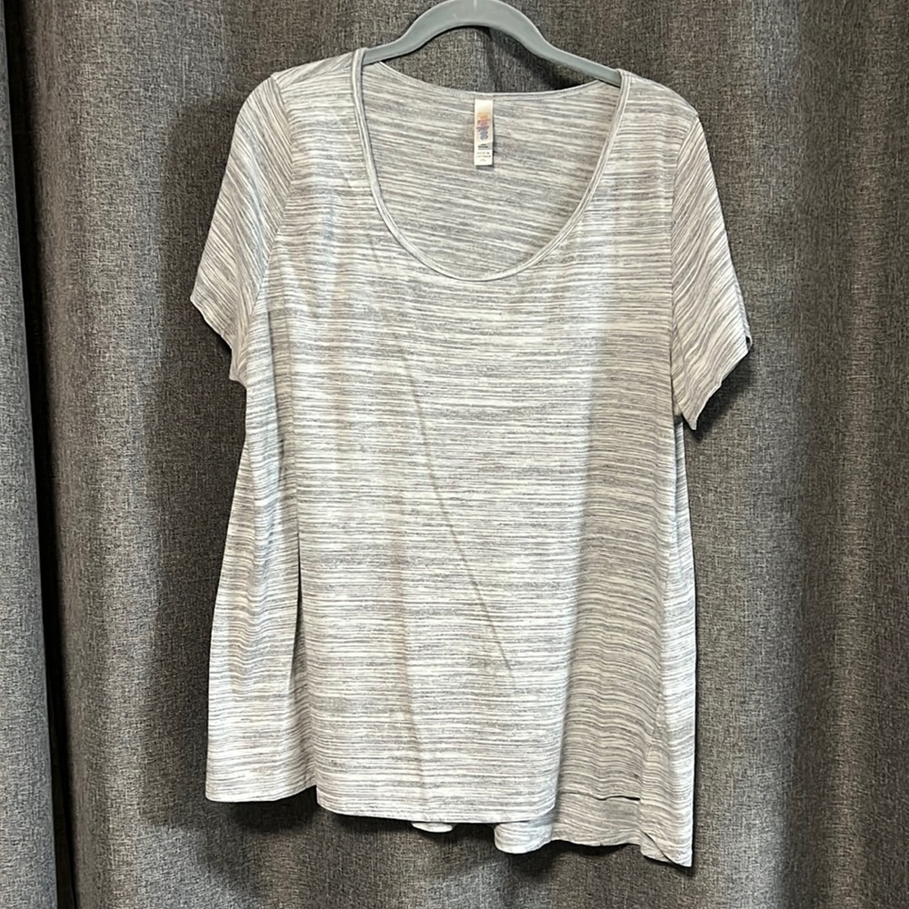 LULAROE 2xl classic gray and white heathered women’s T shirt